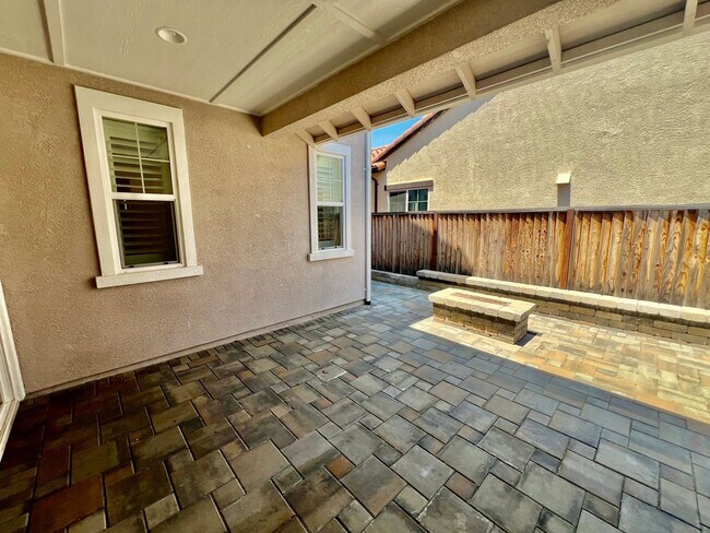 Building Photo - Application Pending! Lovely 4 bedroom 2.5 ...
