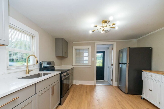 Building Photo - Charming 2-Bedroom Home in Smithfield!