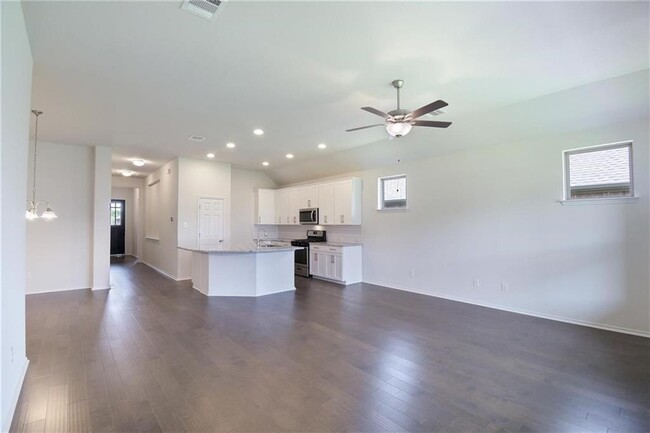 Building Photo - 309 Clear Frk Lp