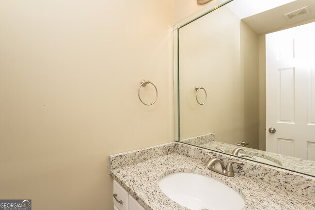 Building Photo - 320 Sumter Dr NE