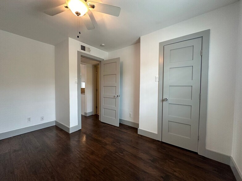 Building Photo - 4633 Fairmount St