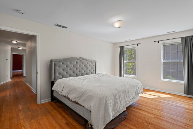 Building Photo - 802 Evergreen Ave