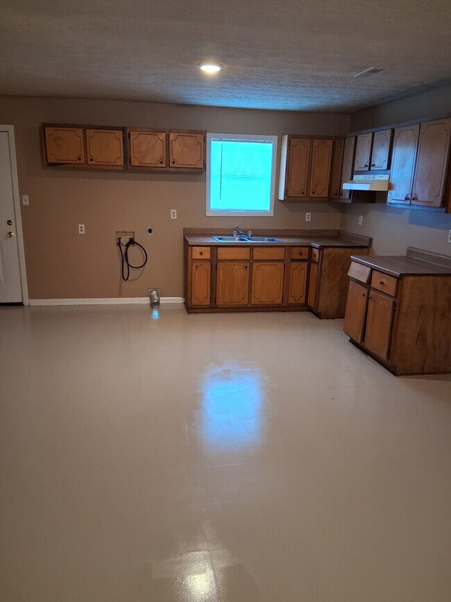 Building Photo - 457 Otis Dr