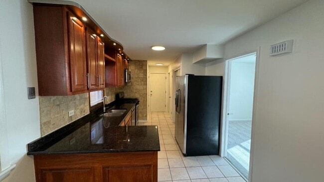 Building Photo - 3 bedroom in CHICAGO IL 60630