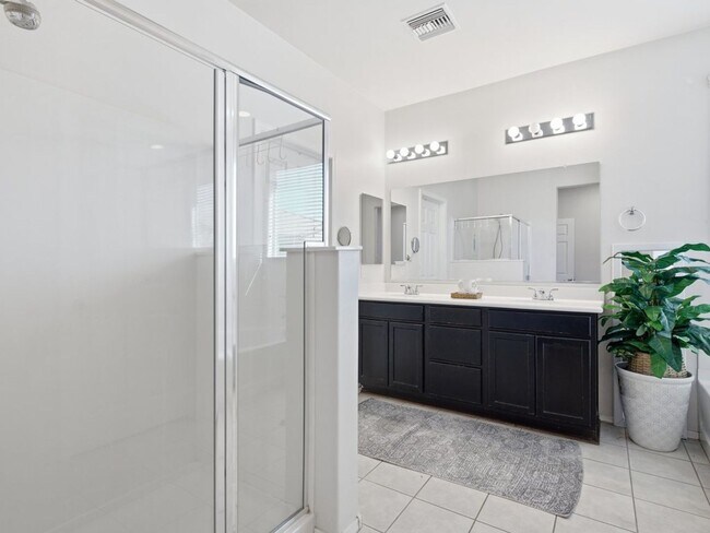 Building Photo - Spacious Cul-de-Sac Living with Modern Comforts & Community Perks