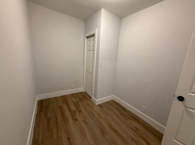 Building Photo - 404 Black Oak Dr