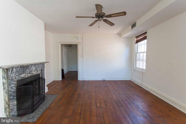 Building Photo - 916 Spruce St