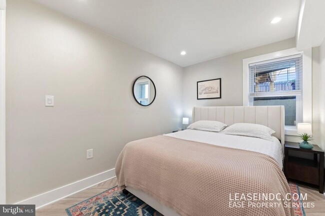 Building Photo - 121 15th St SE