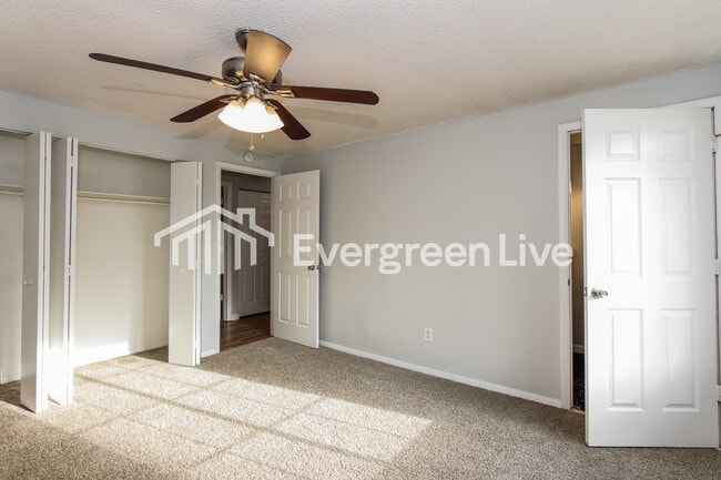 Building Photo - 112 N Donar Dr