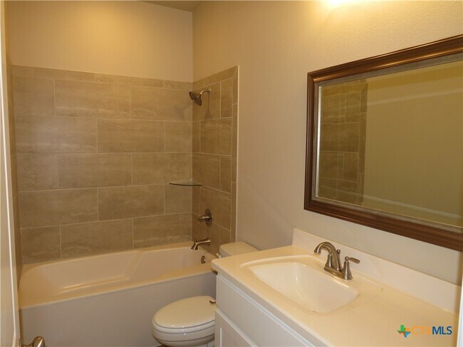 Building Photo - 717 Holstein Dr