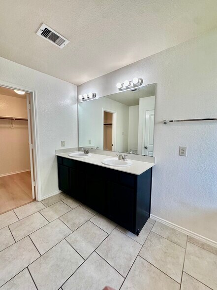 Building Photo - 6430 Stoney Creek Dr