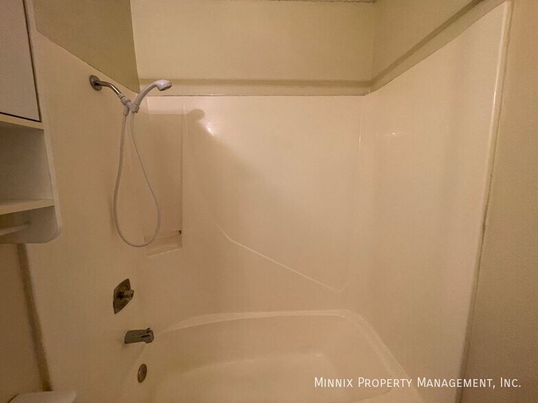 Building Photo - 500 4th Ave