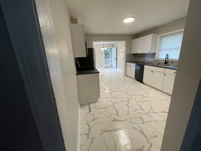 Building Photo - 909 Sandalwood Dr