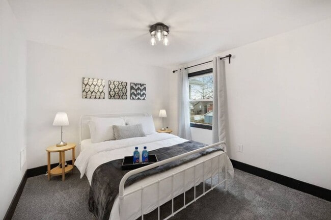 Building Photo - Beautifully Updated 3-Bedroom Home on a Corner Lot – Modern & Spacious!