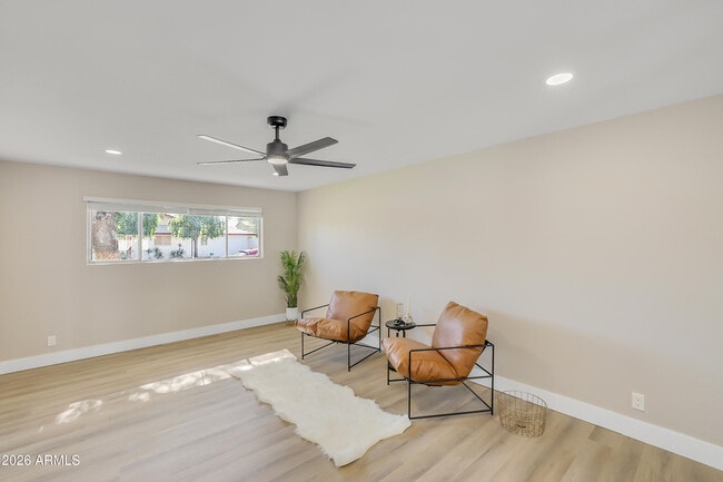 Building Photo - 1018 W Ivanhoe St