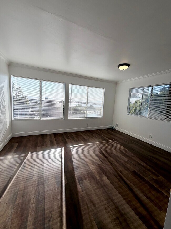 Building Photo - 110 Hilborn St