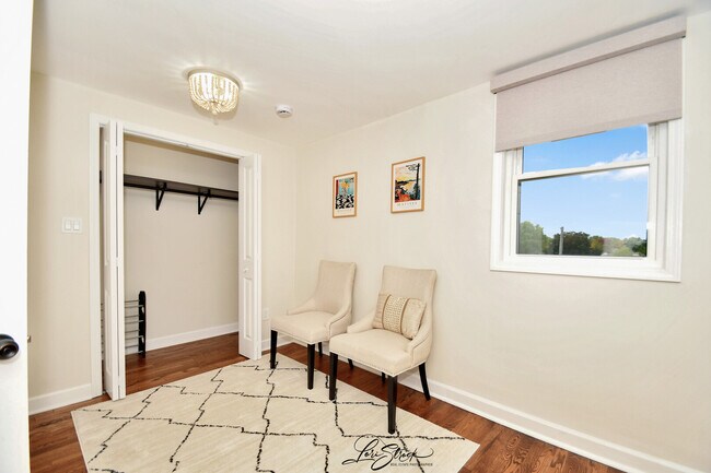 Building Photo - 635 E Prairie Ave