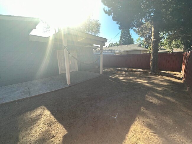 Building Photo - 225 Hunter Lake Dr