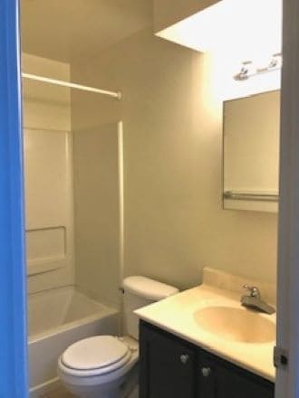 Loft 101 Bath - 221 E Mifflin St