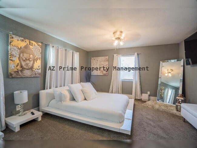 Building Photo - 1942 W Indianola Ave