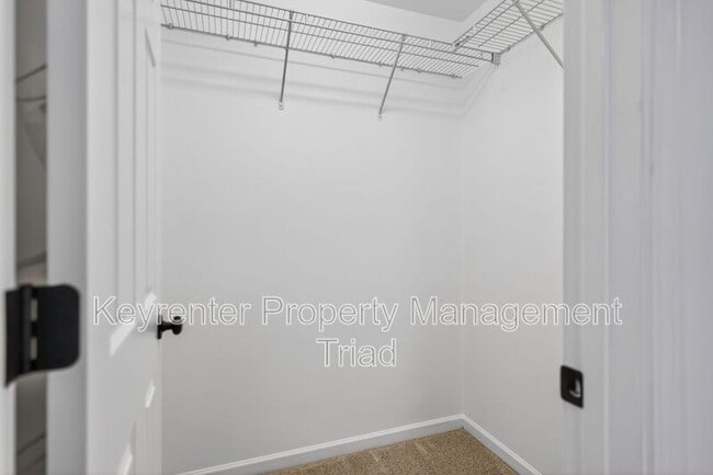 Building Photo - 2 Blue Stone Ln