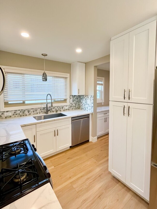 Building Photo - 3213 Atwater Ave