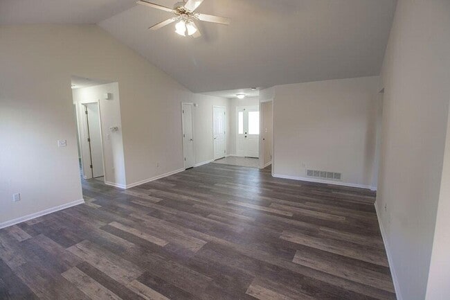 Building Photo - 1603 E Smiley Ln