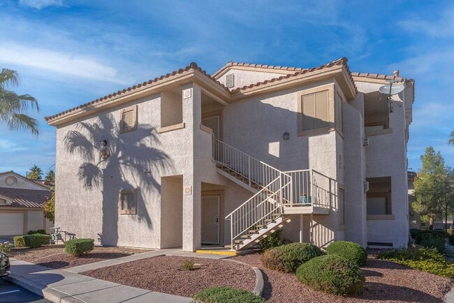 Building Photo - 855 N Stephanie St