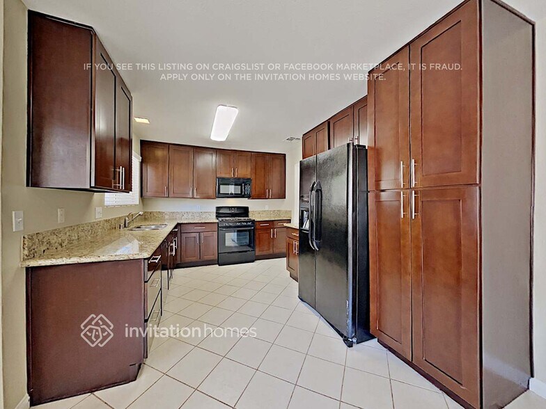 Building Photo - 2308 Lone Pine Dr