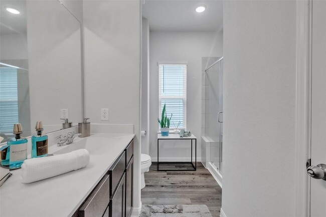 Building Photo - Beautifully maintained 2-story home in the desirable Camillo Lakes community, offering 3 bedrooms...