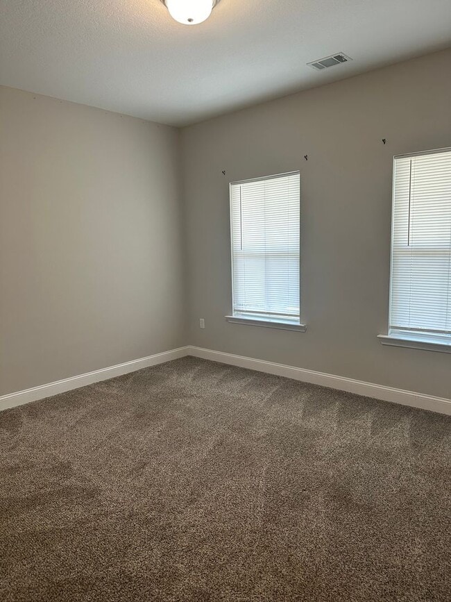 Building Photo - For Rent