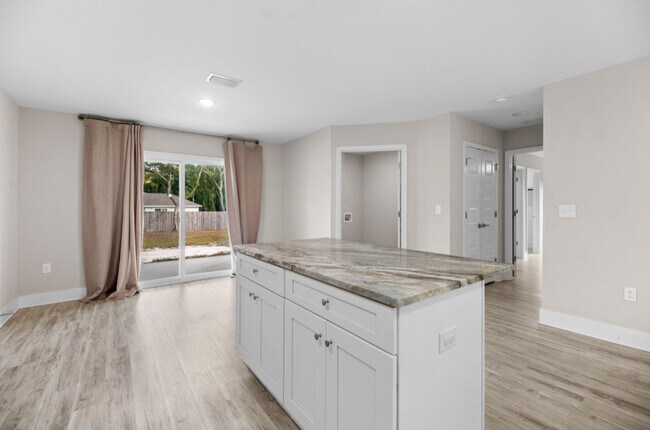 Building Photo - 13050 Hartung Ave