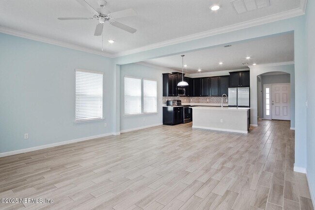 Building Photo - 351 St James Way