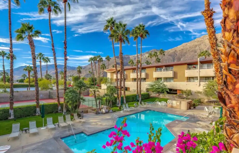 Building Photo - 467 S Calle El Segundo