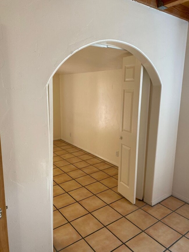 Building Photo - 6636 Del Playa Dr