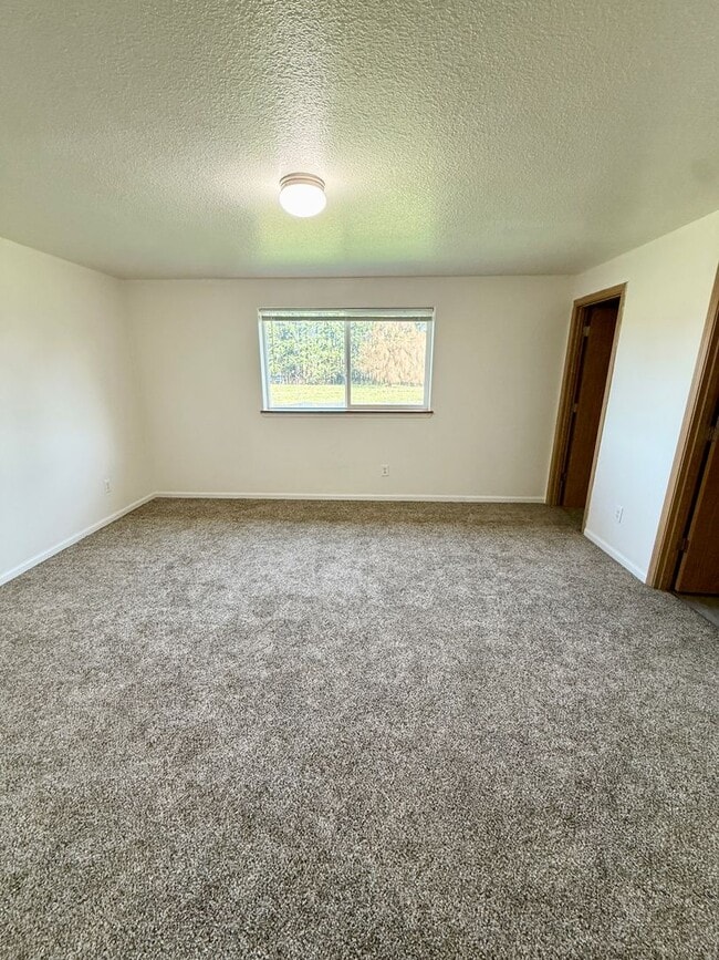 Building Photo - Newly Remodeled 3-Bed, 2.5-Bath Duplex for Rent in Longview