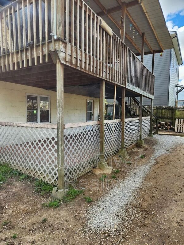 Building Photo - 803 Fleming St