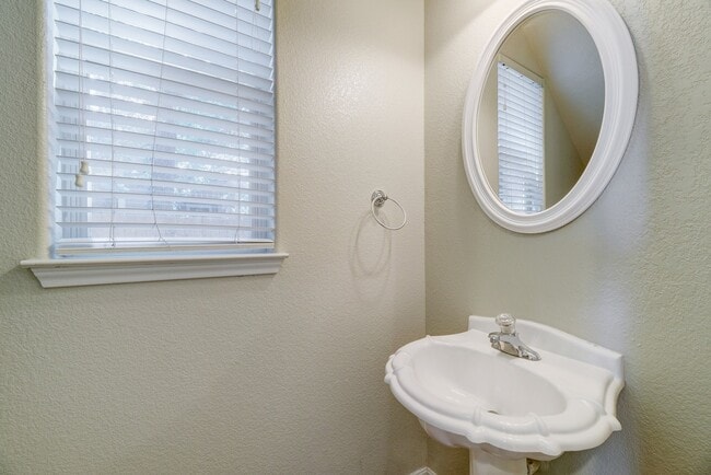 Building Photo - 5304 Evans Ave