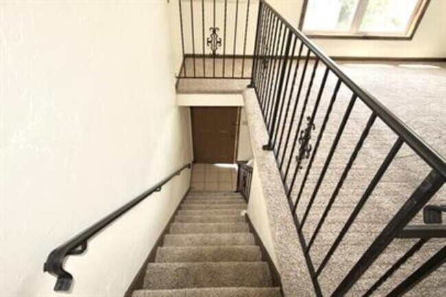 Building Photo - 2344 Canter Ln