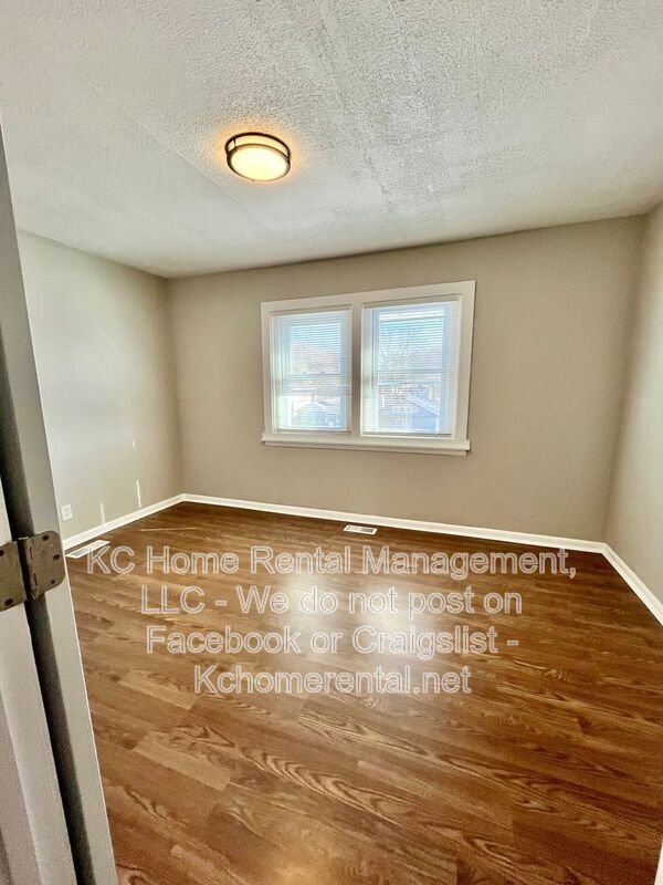 Building Photo - 4042 Paseo Blvd