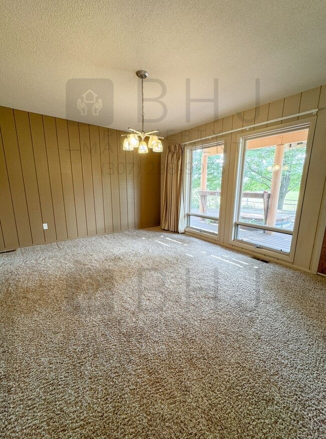 Building Photo - 21 Mills Ln