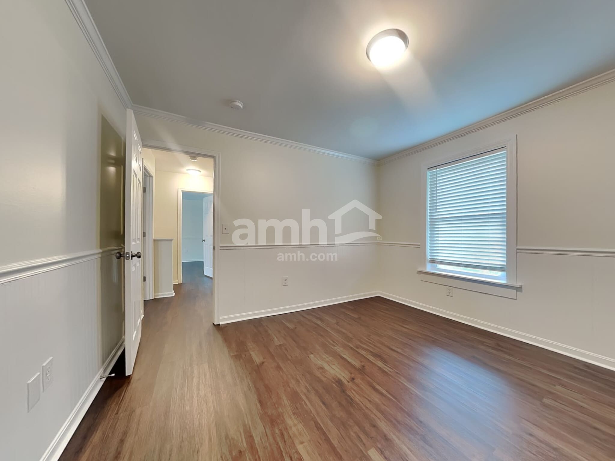 Building Photo - 2113 Lynwood Pl