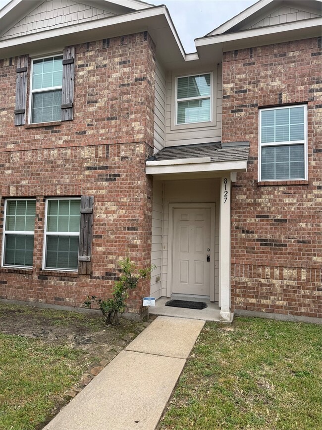 Building Photo - 8127 Almera Falls Dr