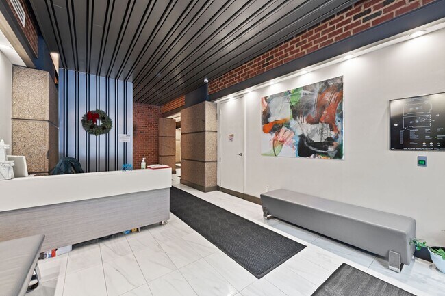 Building Photo - Fully Furnished Designer Loft with Parking & Monument Views!