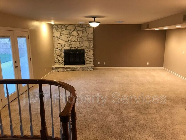 Building Photo - 485 Meadowbrook Dr