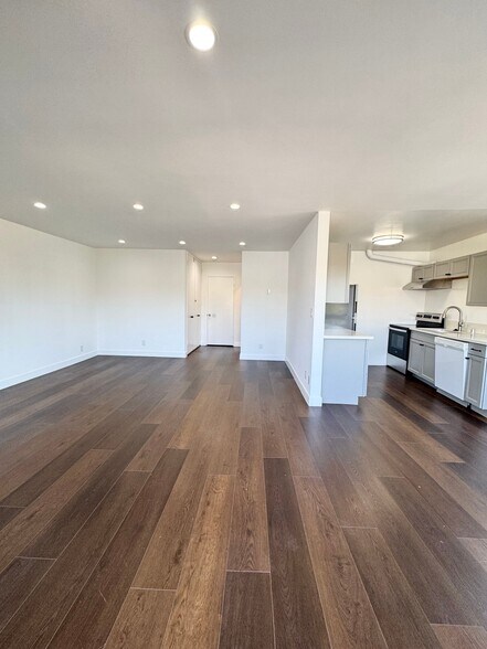 Building Photo - 1551 S Sherbourne Dr