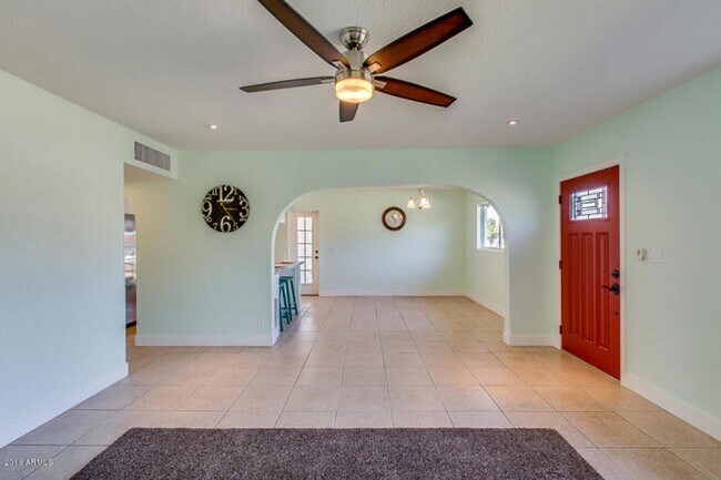 Building Photo - SFH 4-2