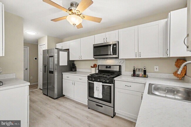 Building Photo - 300G Tall Pines Ct
