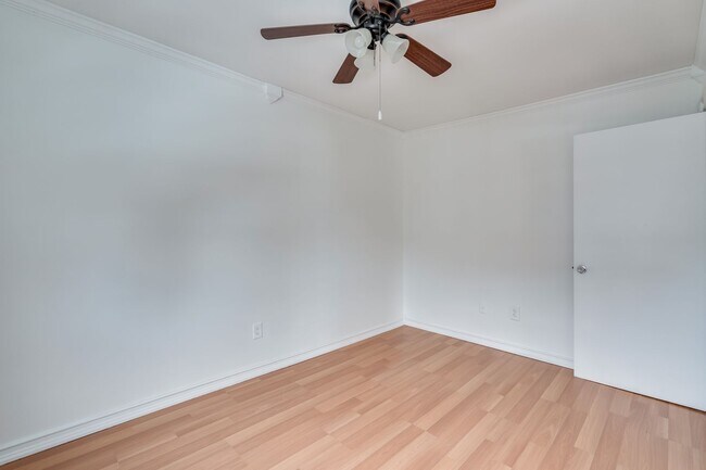 Building Photo - 149 Maple St