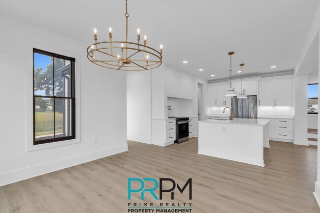 Building Photo - 938 Benchmark Dr